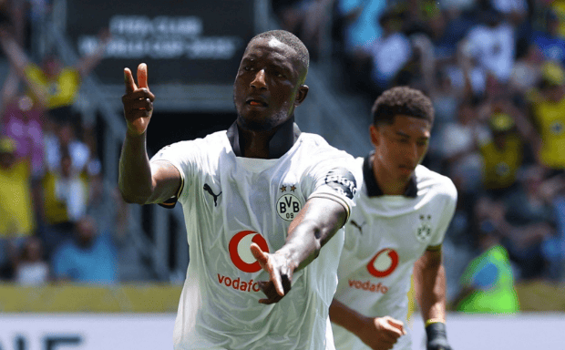 4-3！世俱杯进球大战，德甲劲旅连轰4球，纸糊防线差点惹祸！